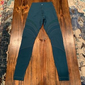 Lululemon mesh full length legging, size 6